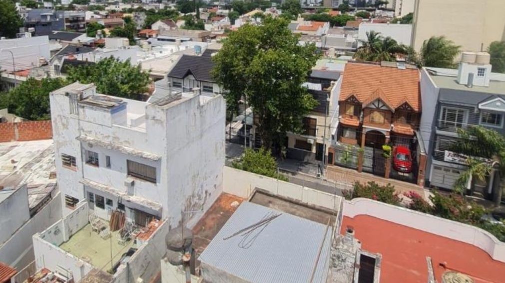 El barrio ofrece paz residencial y urbanismo verde.