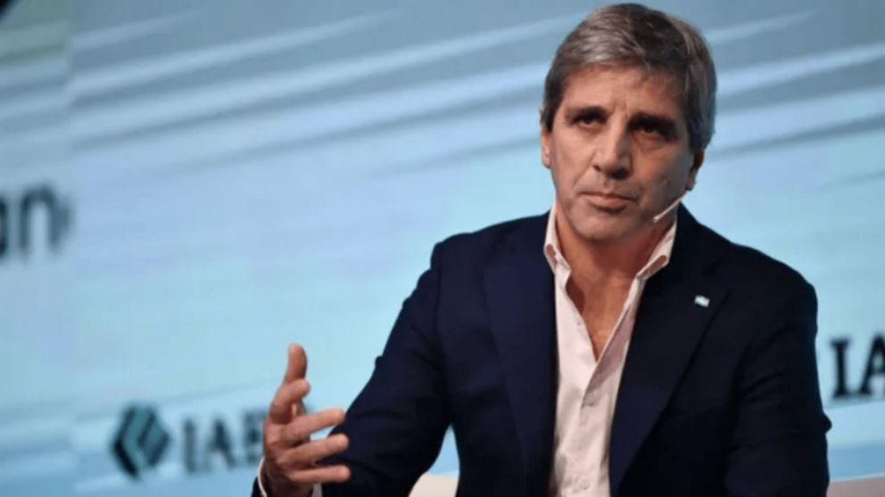 Luis Caputo se refirió a la venta de dólares del BCRA.