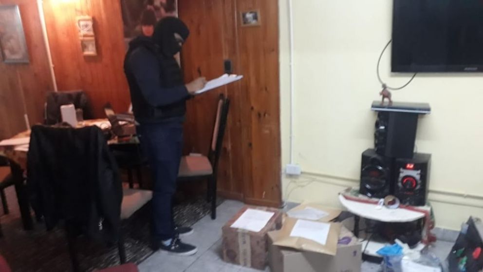 Se realizaron allanamientos y el secuestro de prendas para determinar posibles rastros biológicos.