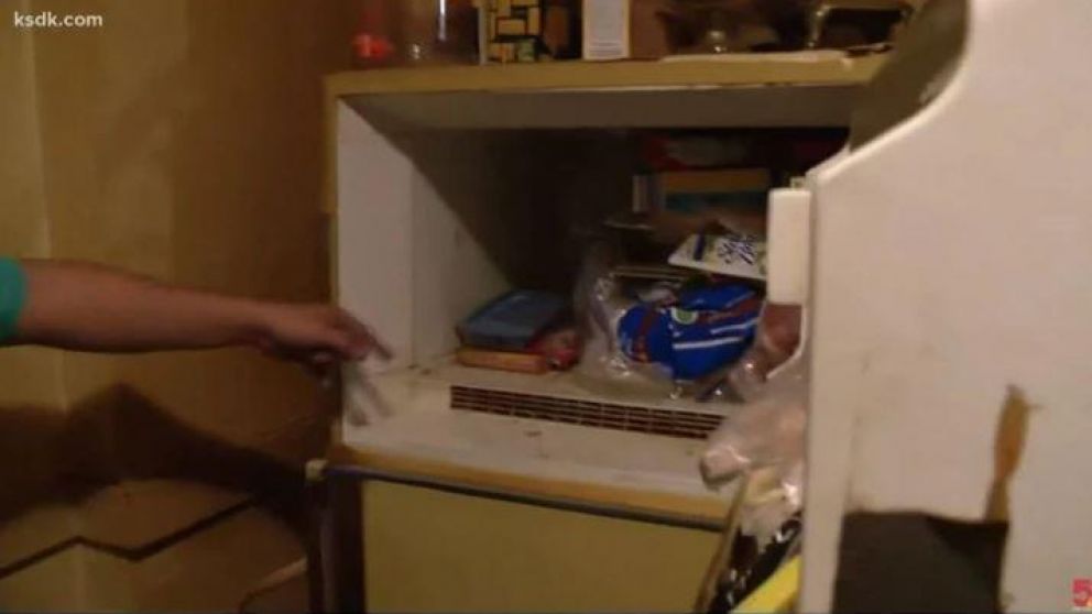 Al limpiar el departamento de su madre se encontró con el cadáver momificado del bebé.