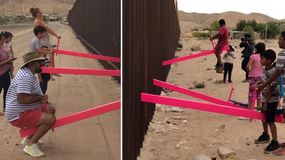 Los dos lados del muro unidos por columpios.