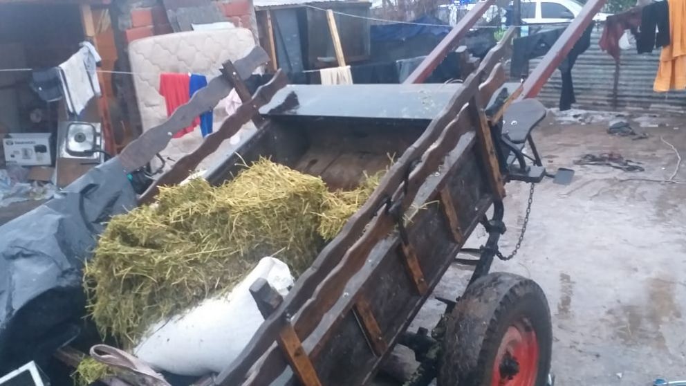 Este es el carro que los malvivientes utilizaban en Adrogué para esconder las sustancias ilegales.