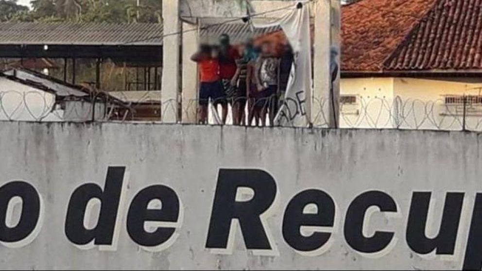 Así amenazaban unos internos a otros, en el sangriento motín de Brasil.