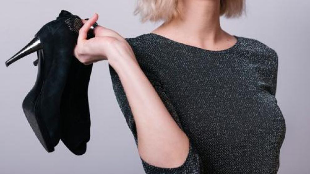 La mujer gritaba al dueño del vehículo: "¿Qué te pasa?" (Imagen Ilustrativa).