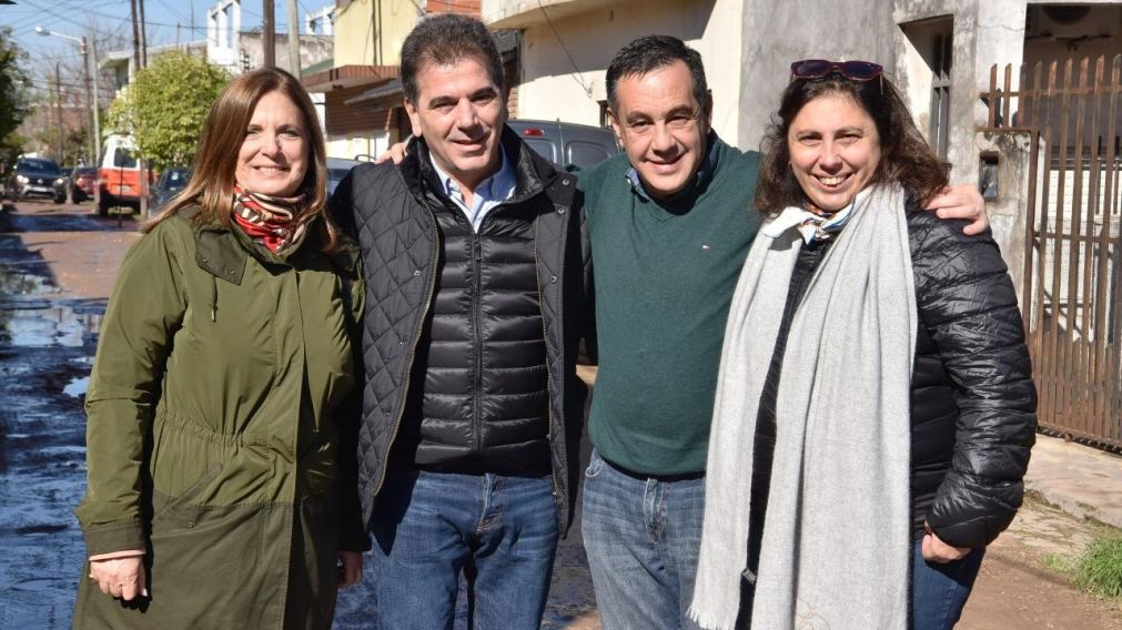 Cristian Ritondo junto a Alejandro Finocchiaro, Paula Oliveto Lago y Carmen Polledo en el partido de La Matanza.