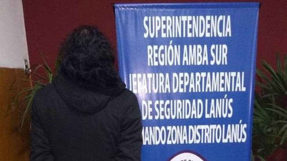 El hombre terminó detenido por "averiguación de ilícito".