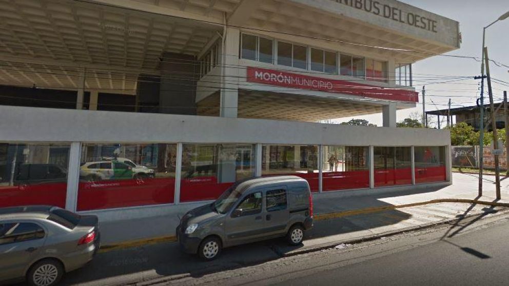 El edificio se encuentra en Avenida Rivadavia y Saavedra.