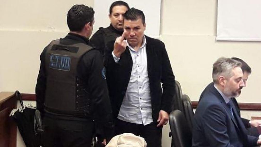 El ex púgil miró a la prensa y les dedicó un insulto (Gentileza @jbattagliotti).