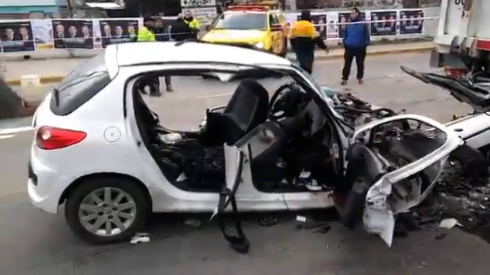 Auto se incrustó debajo de camión en Quilmes: tres pibas muertas