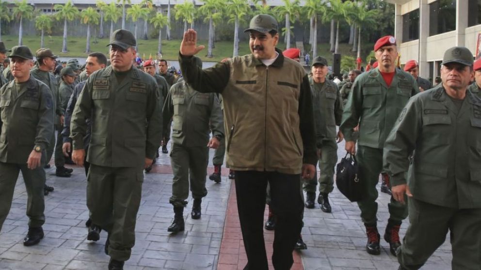 Pese a las presiones internas y externas, Maduro sigue firme en el cargo.