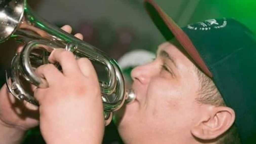 Nicol�s rara vez viajaba separado del resto de la banda (Facebook). 