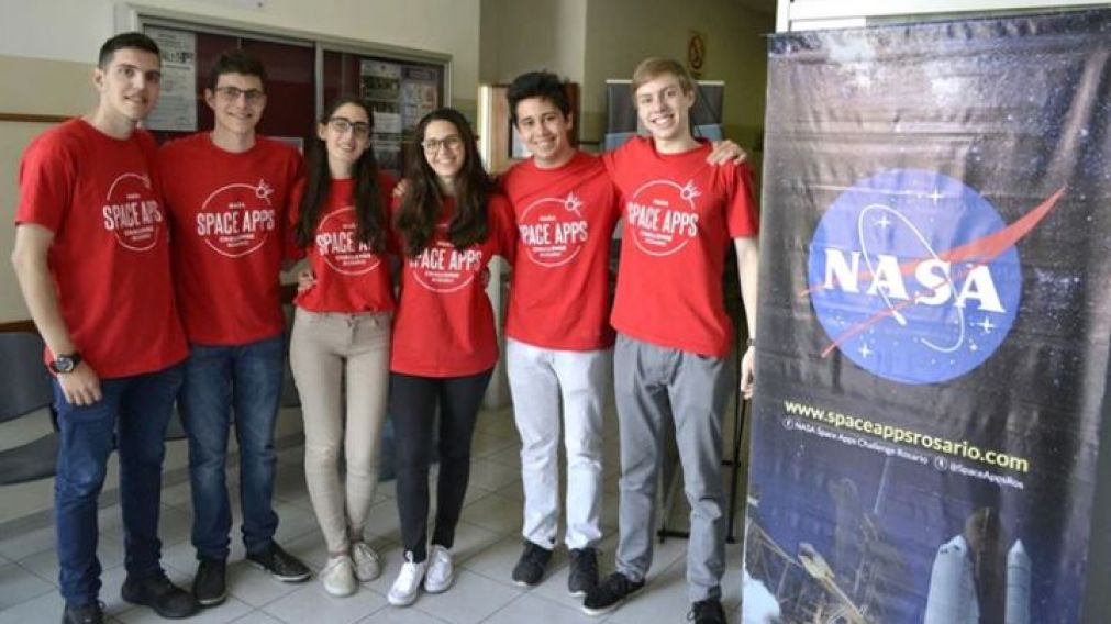 Los seis estudiantes galardonados podrán ver hoy el lanzamiento de un cohete.
