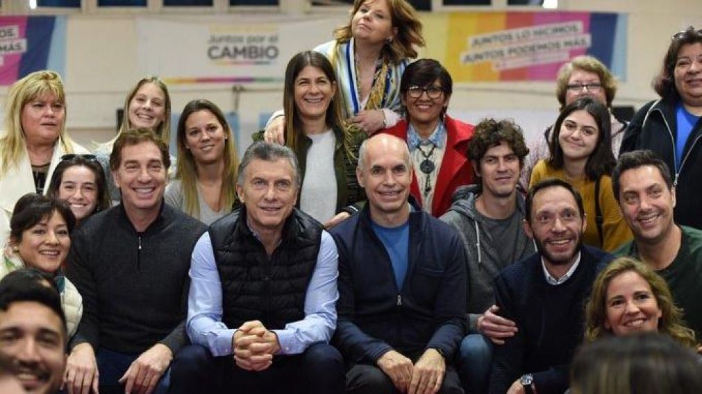 El mandatario, con candidatos porteños de Juntos por el Cambio (Télam).