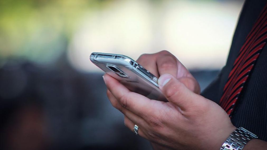 Advierten sobre una falsa app que infecta los celulares con publicidad no deseada (Imagen ilustrativa).