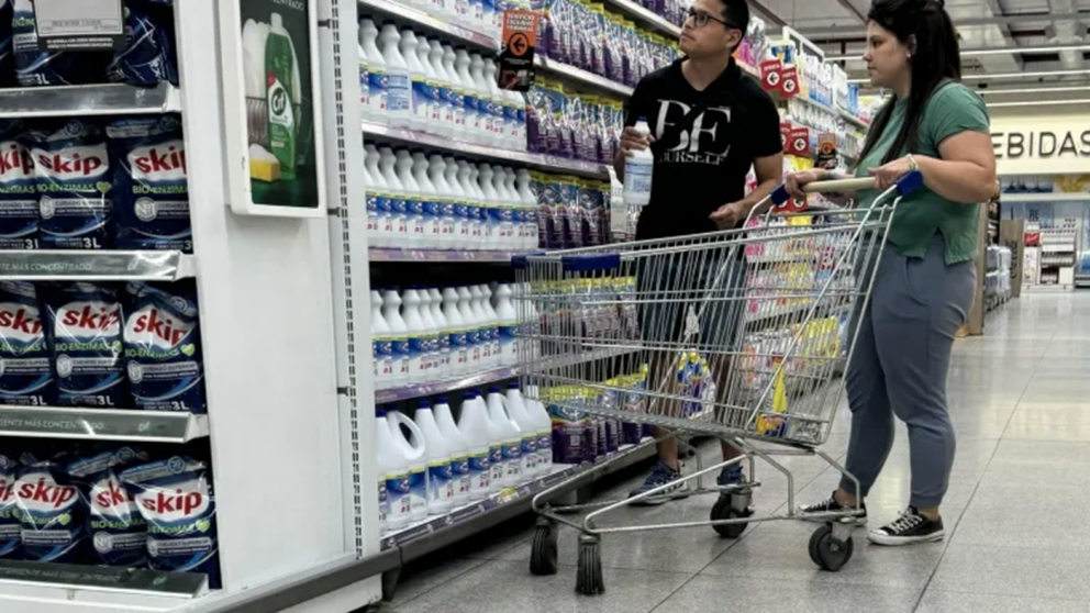 Los salarios perdieron otra vez con la inflación, ¿cuál es el sector más afectado?