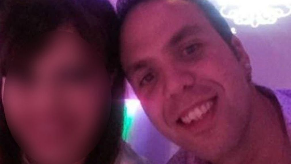 El joven esta en coma inducido y con "asistencia respiratoria".
