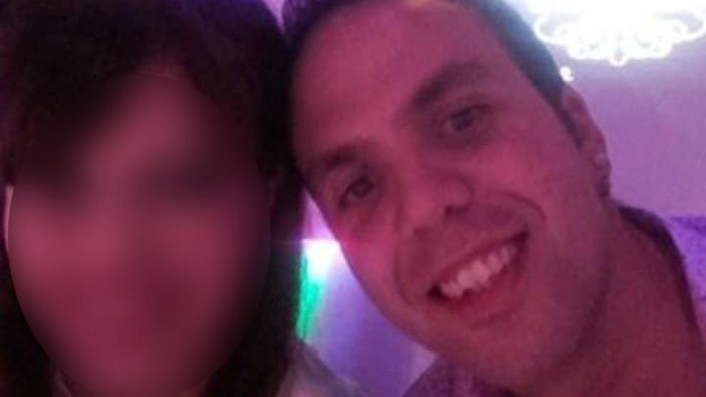 El joven esta en coma inducido y con "asistencia respiratoria".