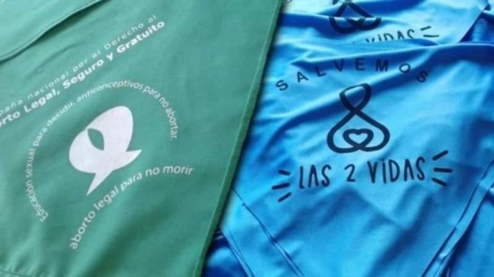 Podrán incluir los dibujos que representan a quienes están a favor y en contra de la despenalización del aborto