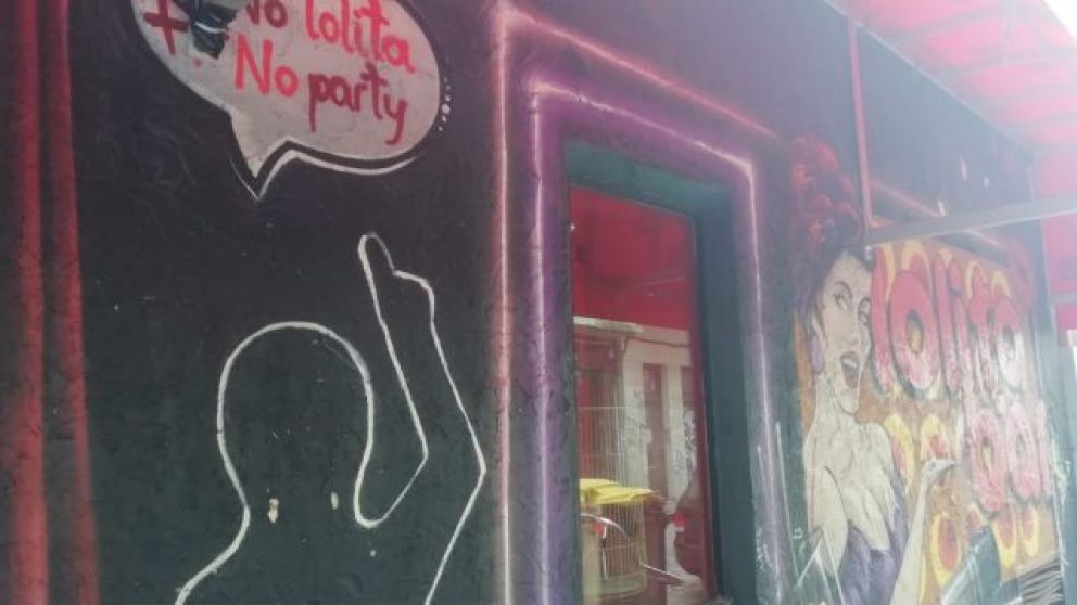 Brutal golpiza de un hombre a un grupo de mujeres en un bar de España.