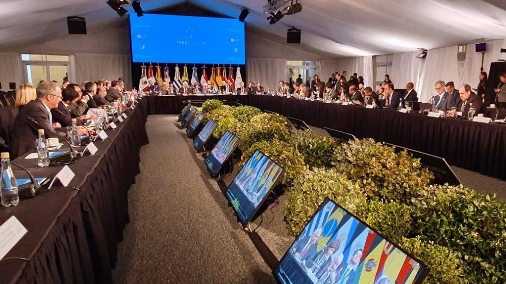 El acuerdo entre el Mercosur y La Unión Europea, pendiente de revisión.