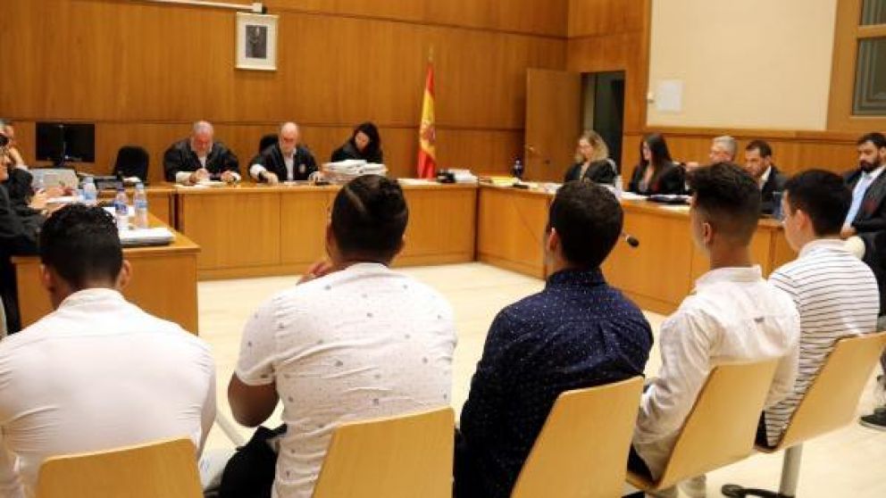 La víctima de 17 años declaró ante la Justicia y detalló el abuso.