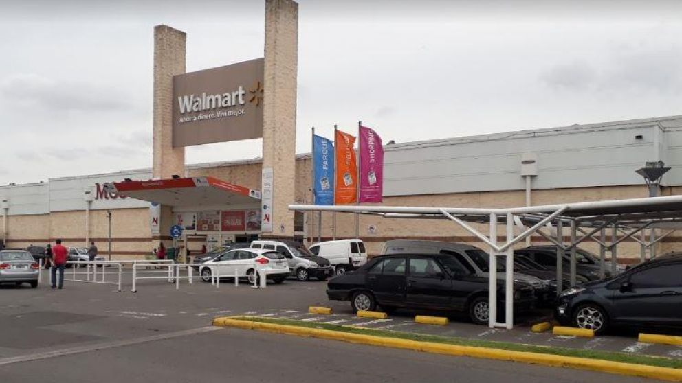 Este es el hipermercado donde cometieron el asalto (Archivo).