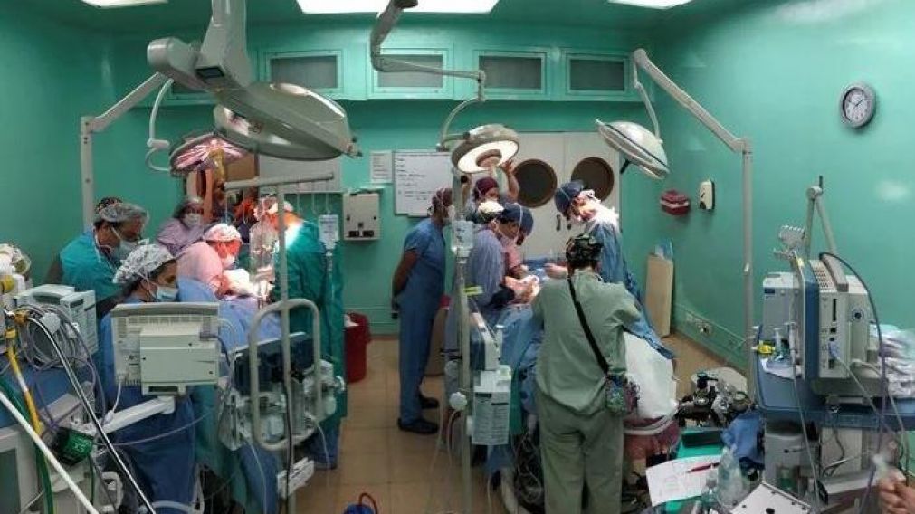 Médicos realizaron una simulación para poder avanzar en la cirugía real (Foto: Fundación Hospitalaria).