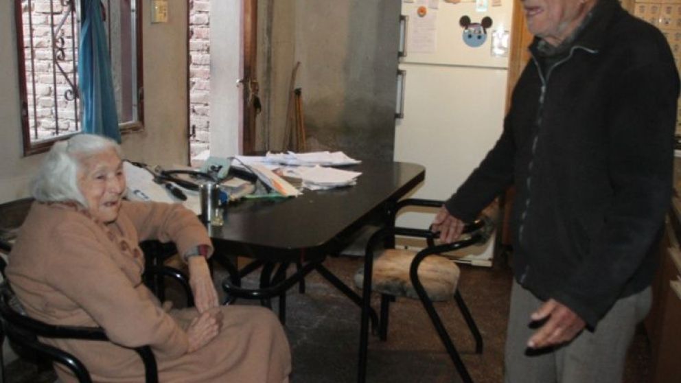 Los ancianos quedaron consternados por el robo (Diario de Cuyo).