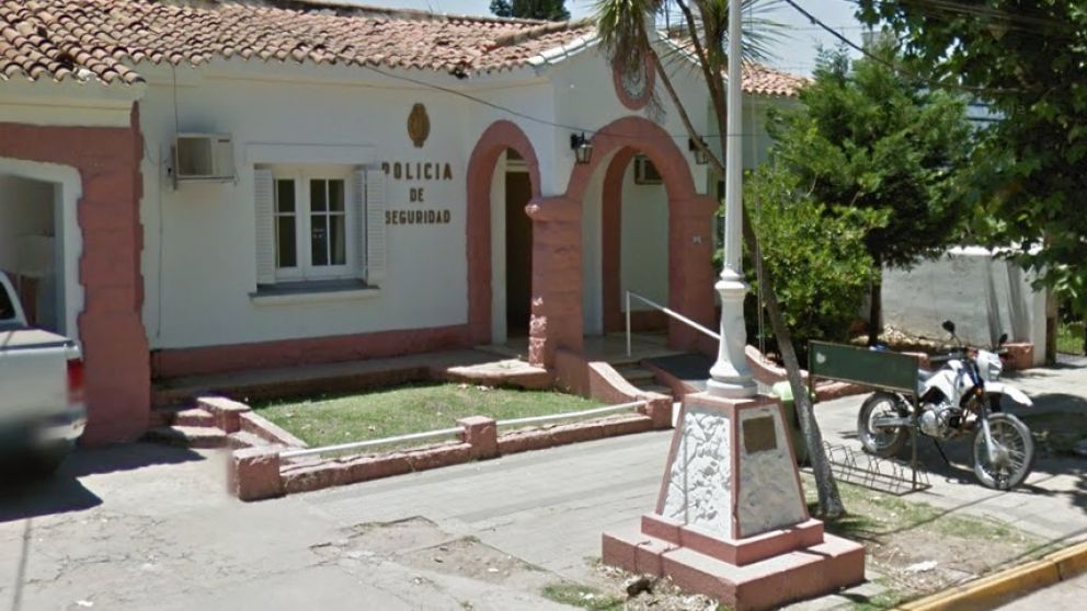 Fue sorprendido por tres delincuentes que ingresaron en la vivienda y los tomaron por sorpresa junto a su mujer.