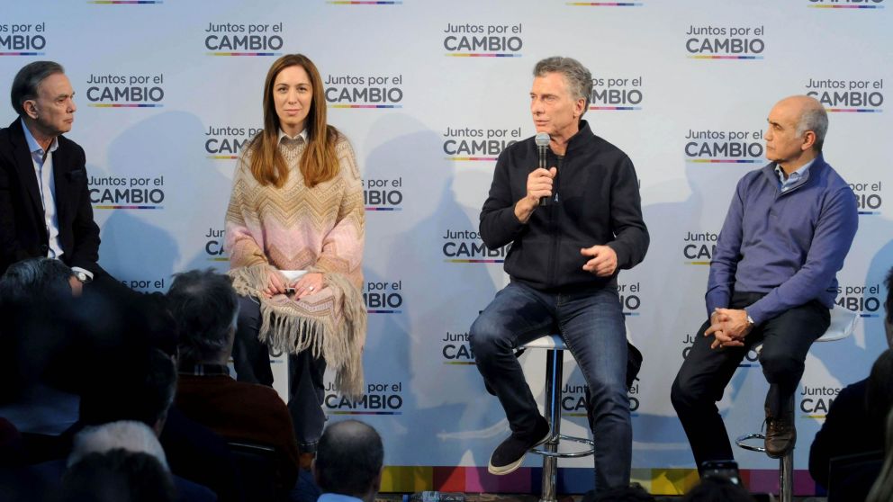 Los postulantes a la presidencia y gobernación bonaerense, juntos (Télam).