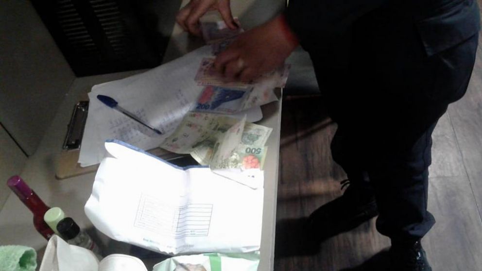 Tenía más de 20 mil pesos "truchos".