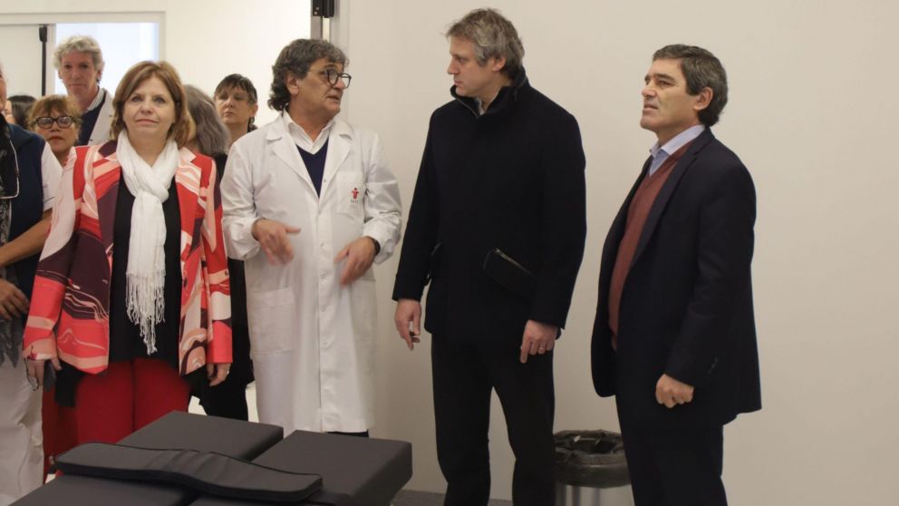 El jefe de Gabinete de la Ciudad de Buenos Aires, Felipe Miguel, y la ministra de Salud, Ana María Bou Pérez, en el hospital Ramos Mejía.
