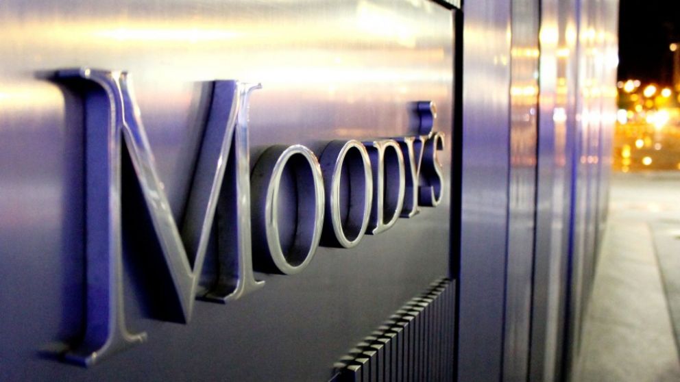 Moody's seguirá de cerca la situación financiera en los próximos meses.