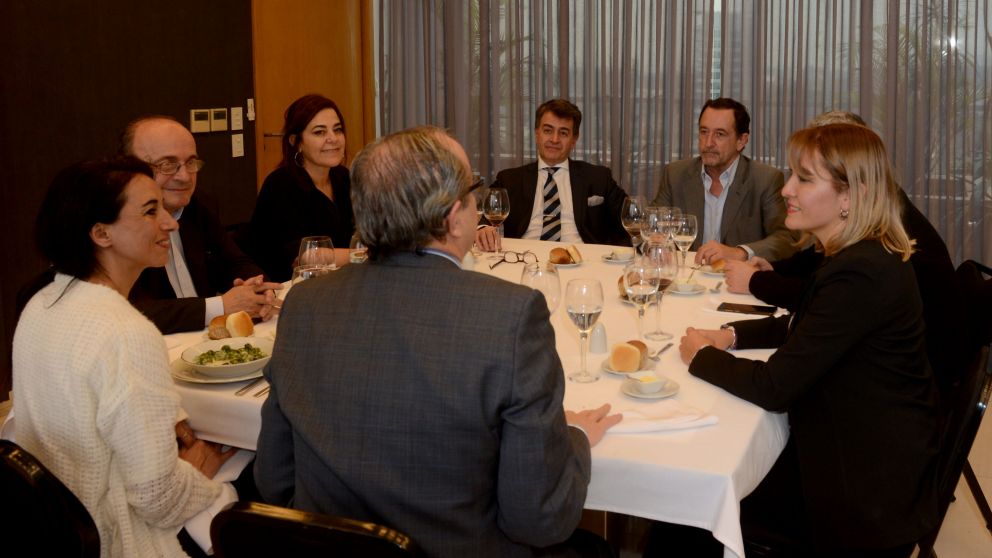 Una vez más, las autoridades del grupo Crónica intercambiaron conceptos y argumentos con los invitados. (Hernan Nersesian - Diario Crónica)