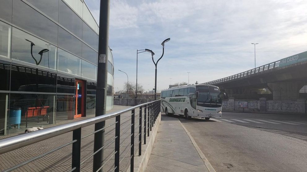 La muchacha se dirigía a trabajar y fue ultrajada en cercanías de la terminal (@leoguevara80).