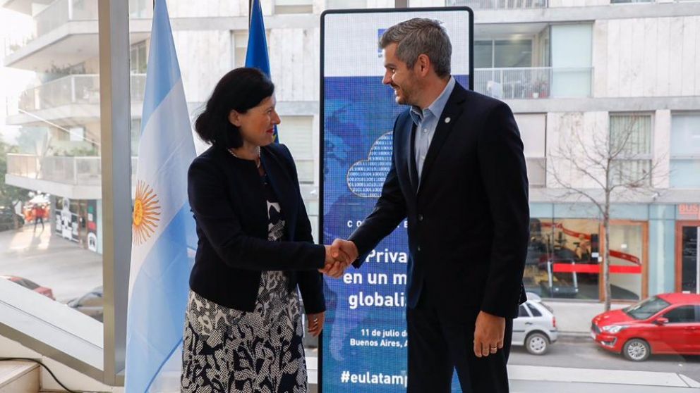 Para Jourová "es bueno ver que la UE y Argentina comparten objetivos comunes".