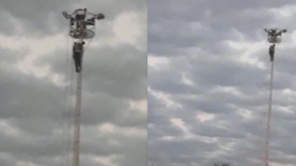 Ocurrió frente a decenas de testigos. (Captura)