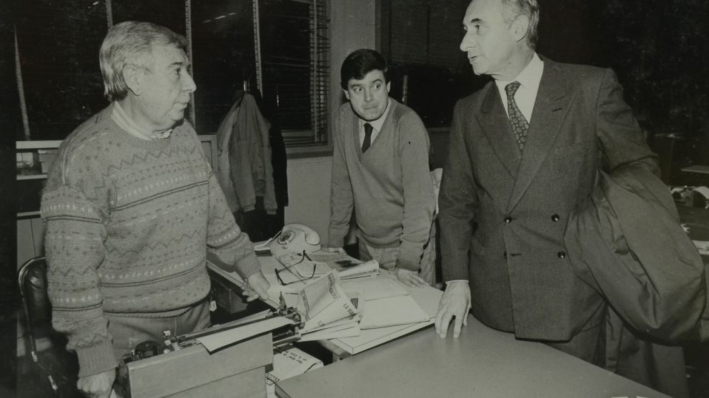 De la Rúa en charla con los periodistas de Crónica en el entonces quinto piso.