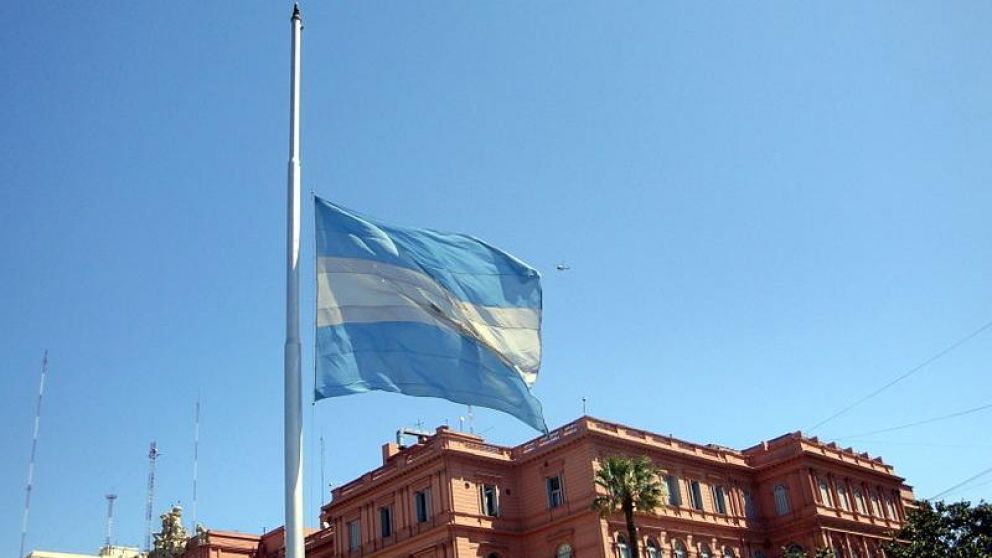 La bandera estará a media asta.