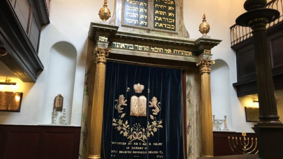 Esta es la sinagoga que sufrió el ataque en la ciudad británica de Exeter.