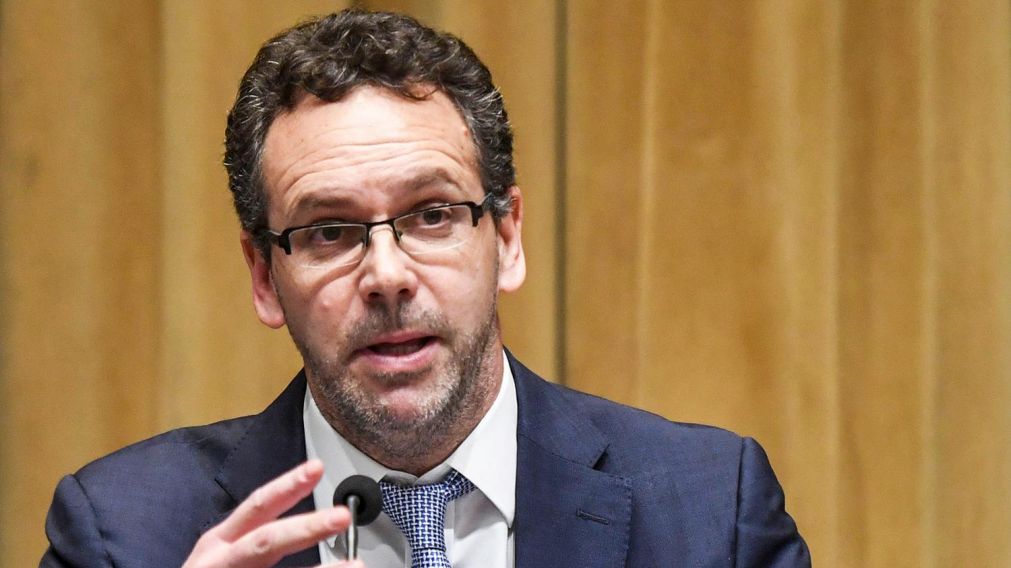 Guido Sandleris negocia con el director interino del Fondo la capacidad de intervenir dólar a futuro.