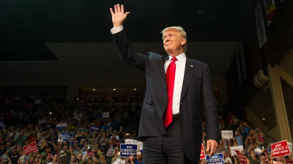 Trump criticó a una opositora al compararla con la dirigente peronista.