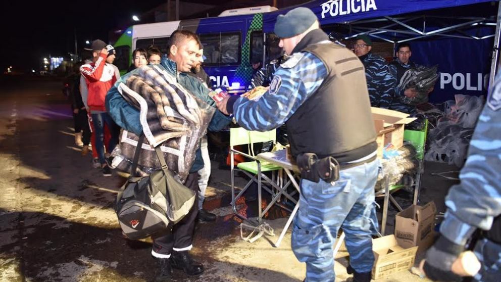 Asistieron a los vecinos para hacerle frente a la ola de frío.