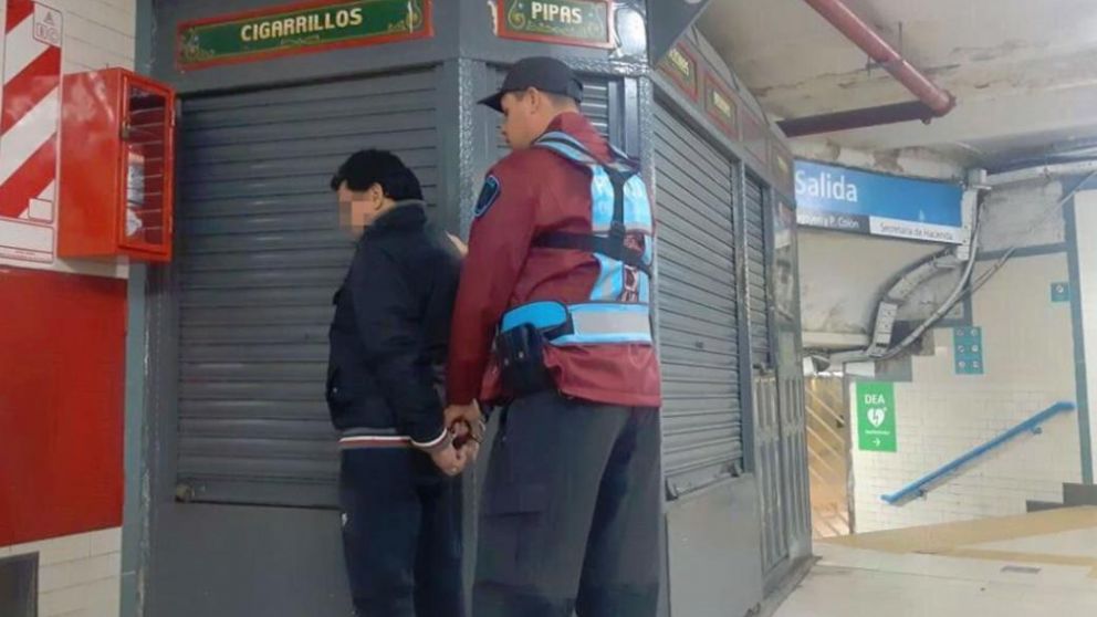 El acusado fue detenido por policías de la Ciudad.