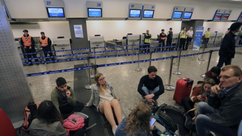 Asambleas sorpresivas de aeronavegantes provocan demoras. 