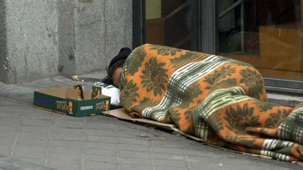 Vivir en la calle y convivir con el frío, una dura tarea.