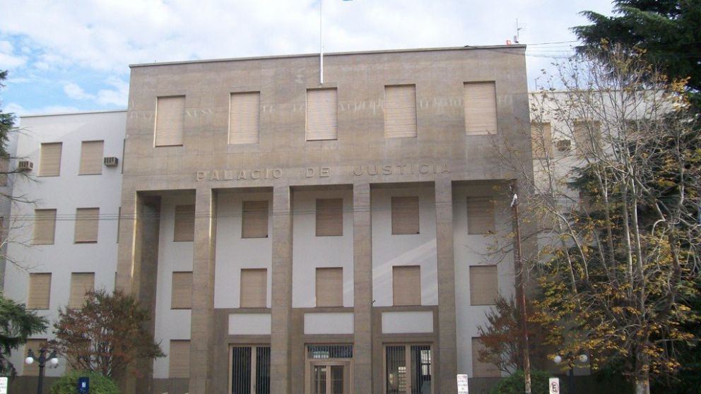 El caso es investigado por los funcionarios pertenecientes al departamento judicial de Azul.