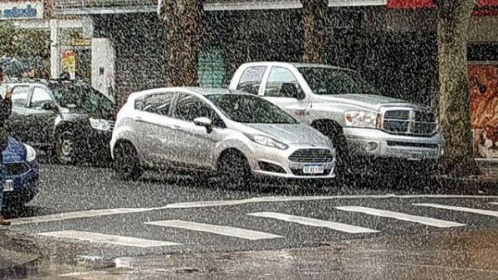 Cae agua nieve en la ciudad de Mar del Plata, que registra 3 grados bajo cero (Gentileza @miriammeder).