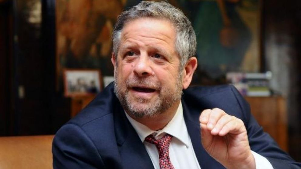 El funcionario aconsejó el lavado de las manos y la vacunación para prevenir la enfermedad.