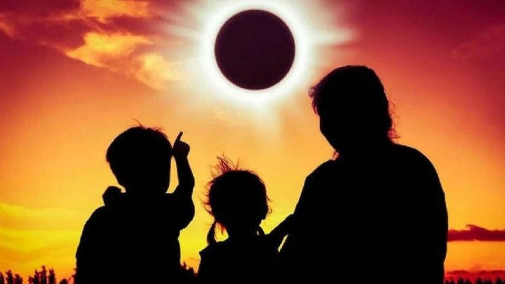 Pese a las advertencias, decenas de personas miraron el eclipse sin protección. (Imagen ilustrativa)